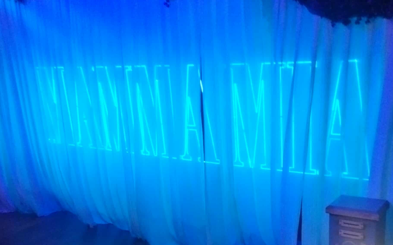 quefas_es's tweet photo. Ayer nos pasamos a vivir de primera mano como @MammaMiaMusical transforma el @teaprinalicante  de Alicante en Broadway.

Si aún no lo has disfrutado, tienes hasta el 22 de febrero...

La crónica: https://t.co/BvsguKgpN0 https://t.co/dlUmfm9LA0