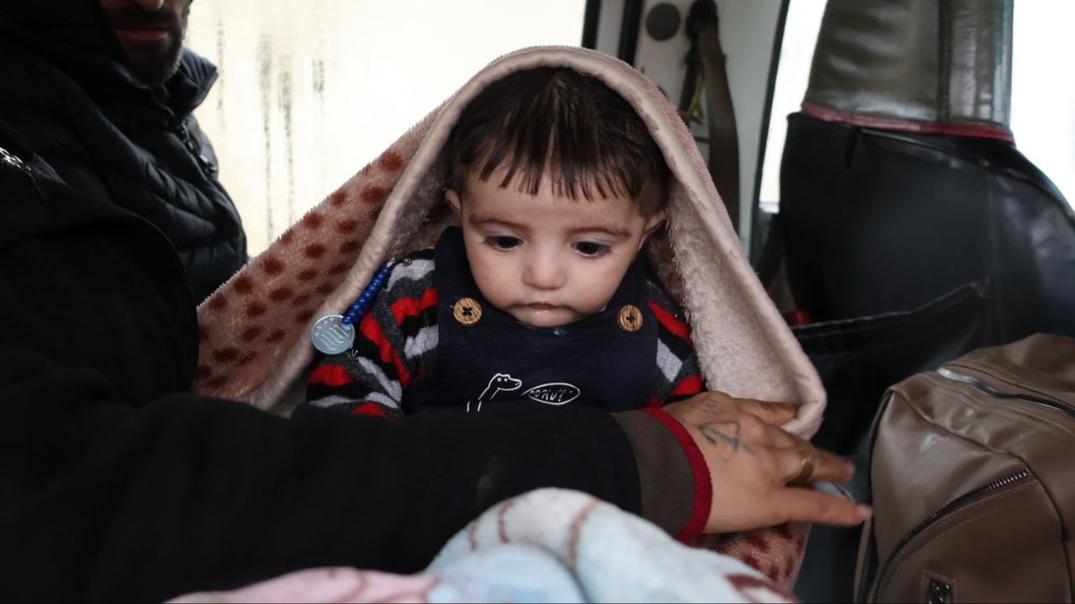 HeyvaB's tweet photo. Beşdarî Kampanyaya Alîkariyê ya ji bo Rojava Bibin!

Heyva Sor a Kurdistanê e.V.
Kreissparkasse Köln
IBAN: DE49 3705 0299 0004 0104 81
BIC/SWIFT: COKSDE33XXX
Verwendungszweck: Rojava
PayPal: heyvasorakurdistan@gmail.com https://t.co/NHyMeURhN0