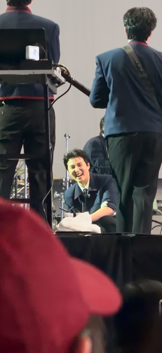 아니 윤도운이 사방팔방에 어깨 빌려준대서
영케이 개빵터짐
그리고 나도 개빵터짐 ㅠ.    ㅠ