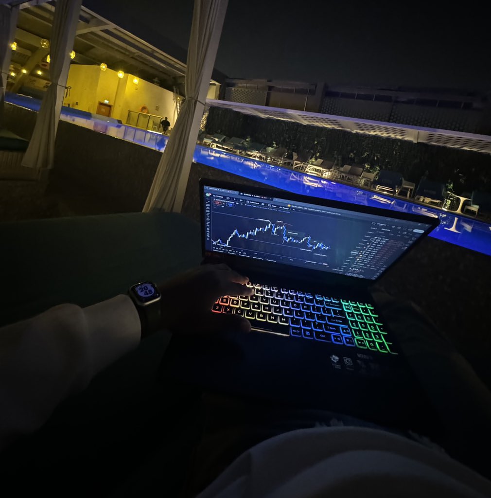 I went quiet on CT for weeks.

Not because I quit but because I needed to rebuild (Self-discovery, Isolation, skill sharpening, etc all behind the scenes).

I sold every position (losses, breakeven, no ego attached). Clean slate.

Right now I’m only holding $BTC, $ETH, $SOL for