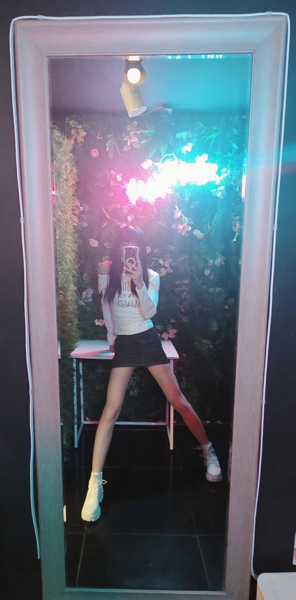 샤샤도 어김 없이 쩍벌을 으흐흐