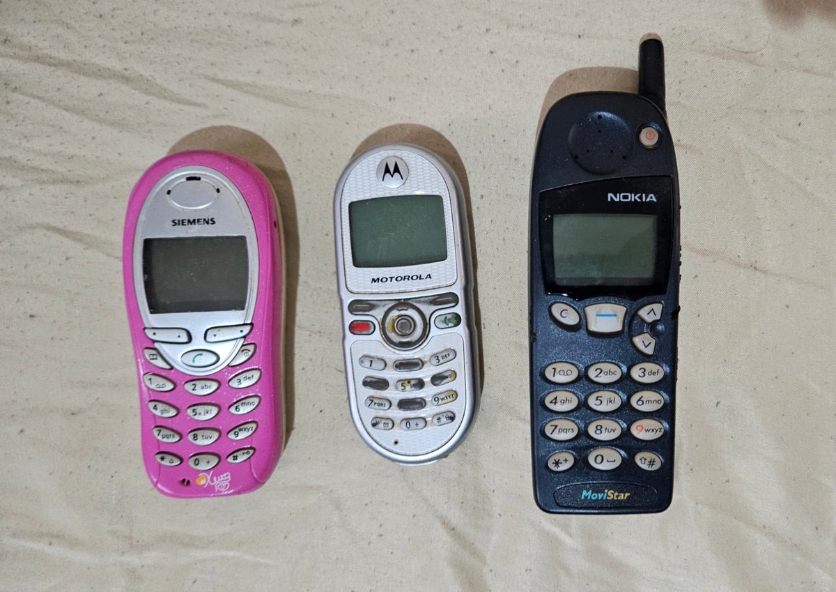 Achei essas raridades no meu guarda roupa. Saudades, jogo da cobrinha no <a href="/Moto/">motorola</a>