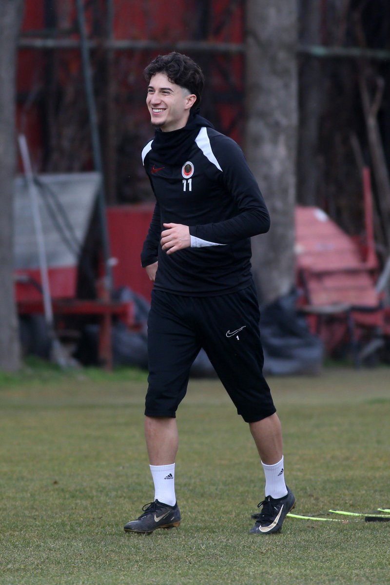 kirmizikara's tweet image. Ekibimiz, Fenerbahçe Maçının Hazırlıklarını Tamamladı

Fenerbahçe ile yarın (Pazartesi) deplasmanda karşılaşacak olan kırmızı-karalarımız bu maçın hazırlıklarını tamamladı. 

Trendyol Süper Lig’in 21. haftasında yarın (Pazartesi) deplasmanda Fenerbahçe’nin konuğu olacak ekibimiz,…