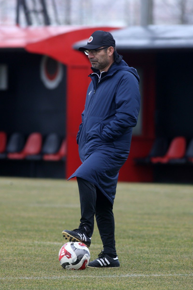 kirmizikara's tweet image. Ekibimiz, Fenerbahçe Maçının Hazırlıklarını Tamamladı

Fenerbahçe ile yarın (Pazartesi) deplasmanda karşılaşacak olan kırmızı-karalarımız bu maçın hazırlıklarını tamamladı. 

Trendyol Süper Lig’in 21. haftasında yarın (Pazartesi) deplasmanda Fenerbahçe’nin konuğu olacak ekibimiz,…