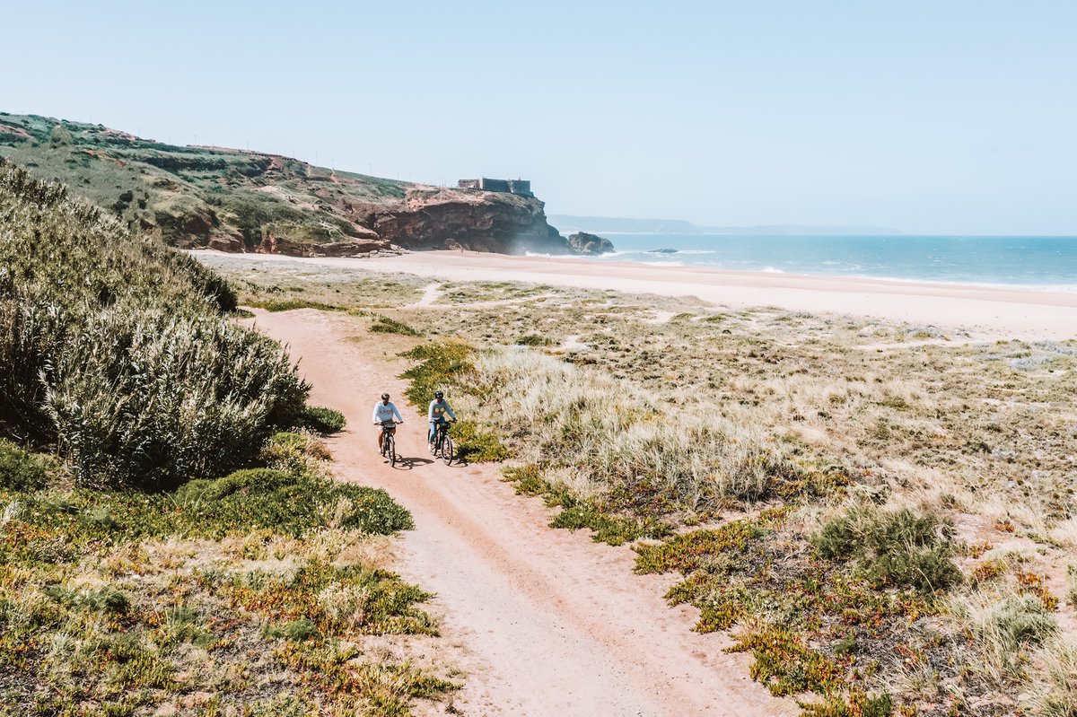 Experience the ✨enchanting✨ #Nazaré, during a new #biketour from #BajaBikes 🇵🇹 

bajabikes.eu/en/nazare-bike…