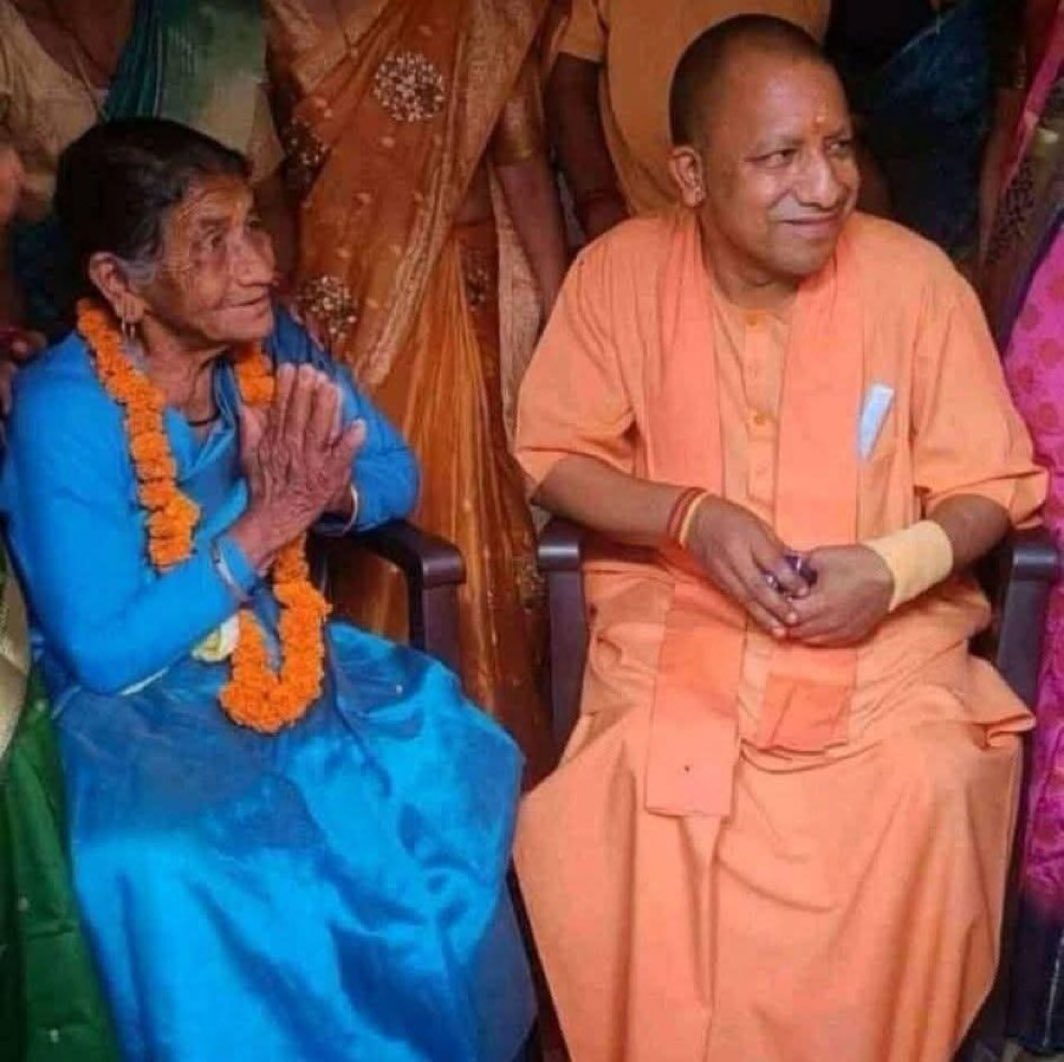 Yogi जी की माताजी को प्रणाम 

आप ने हिंदू सम्राट को जमन दिया है 🙏🏻