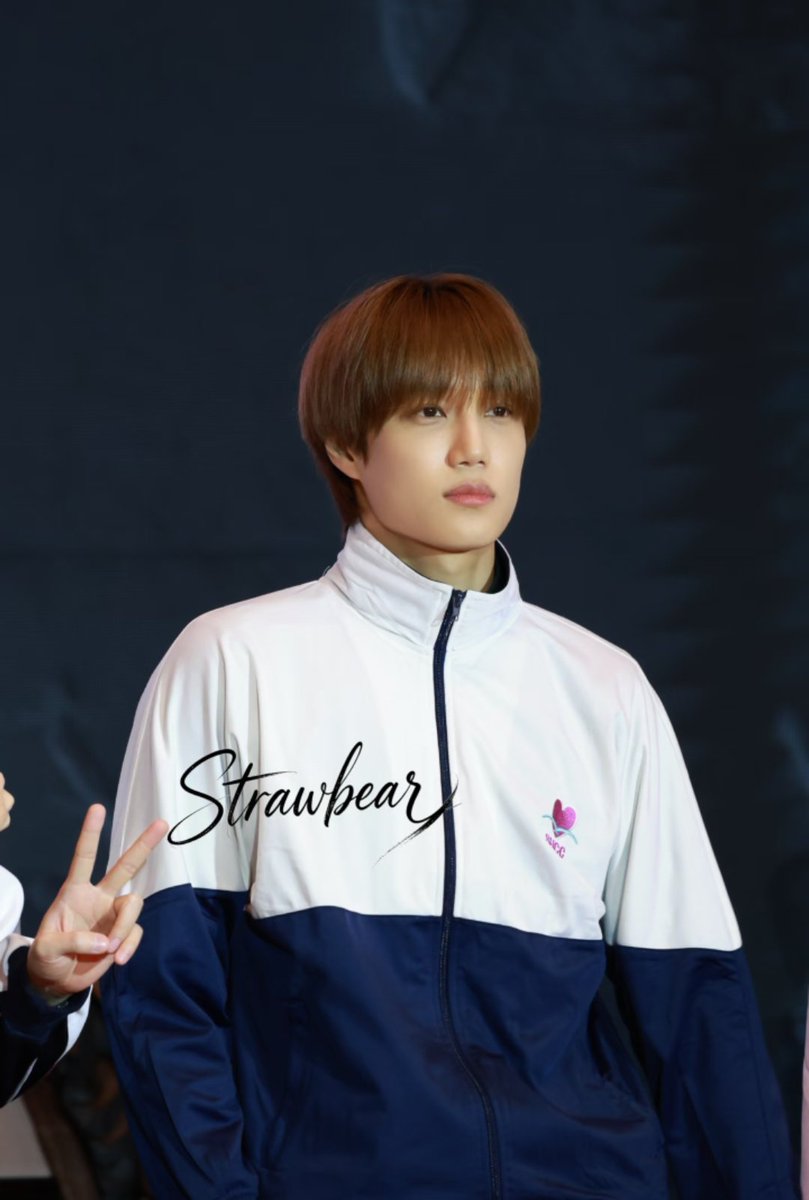 xopinkpink's tweet image. 이건 궁금해서 물어봣는데 중국 선전시 모든 공립학교에서 입는 통합 교복이래 그래서 팬들이 좋아햇다고..
xhslink.com/o/7I9z9RzLqZj