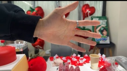 #HappyINDay 
もういちいち可愛いアイエンちゃんでした🥰餅ゴリとのステージほんと良かったよ！ソロコン観たいなぁと思ったもん。幸せな1年を過ごしてね🍓