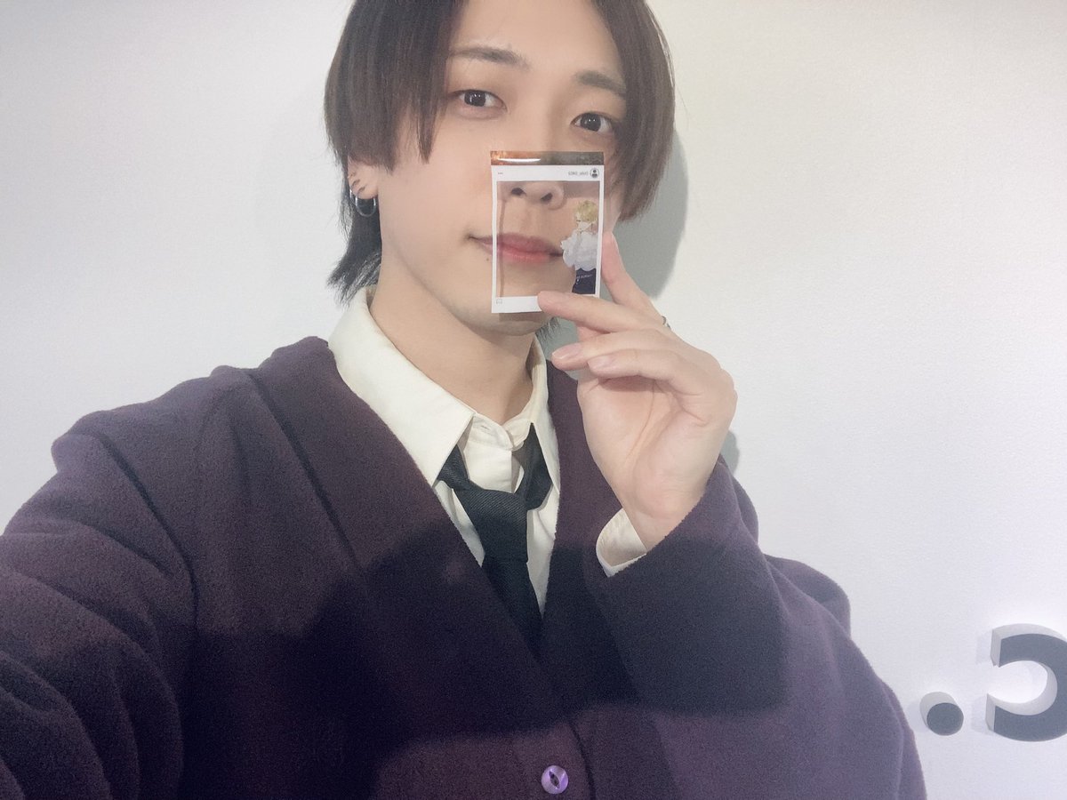 『Do What?』1周年記念生配信、ありがとうございました！

皆さんと一緒に1周年をお祝いできてとても嬉しかったです☺️🥂✨
塔の最上階から始まり、たくさんの出来事がありましたね。
これからも僕らと一緒に歩んでいただけたら嬉しいです！！

次は#04公演でお会いしましょう🪽

#dowhat_p #どぅわっと