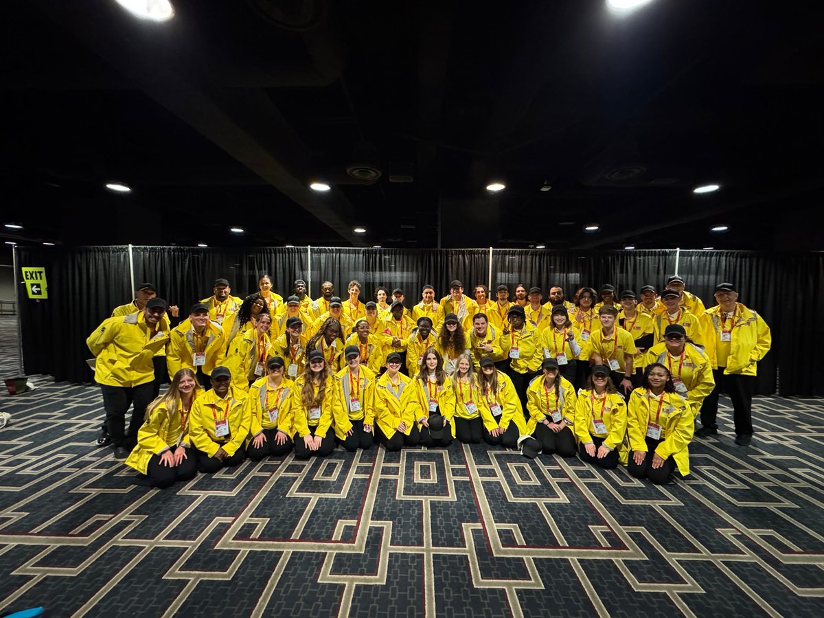 CoachChrisCroft's tweet photo. #FunFlashback with @SouthernMissSM & Sport Management Association at Super Bowl in New Orleans last year! 5 days, 12 hour workdays, blue jackets, gold jackets, NFL Expo, Super Bowl Gameday for party of 55! #NFL #SuperBowl #AlliedUniversal #SMTTT https://t.co/G9gvtHYIYP