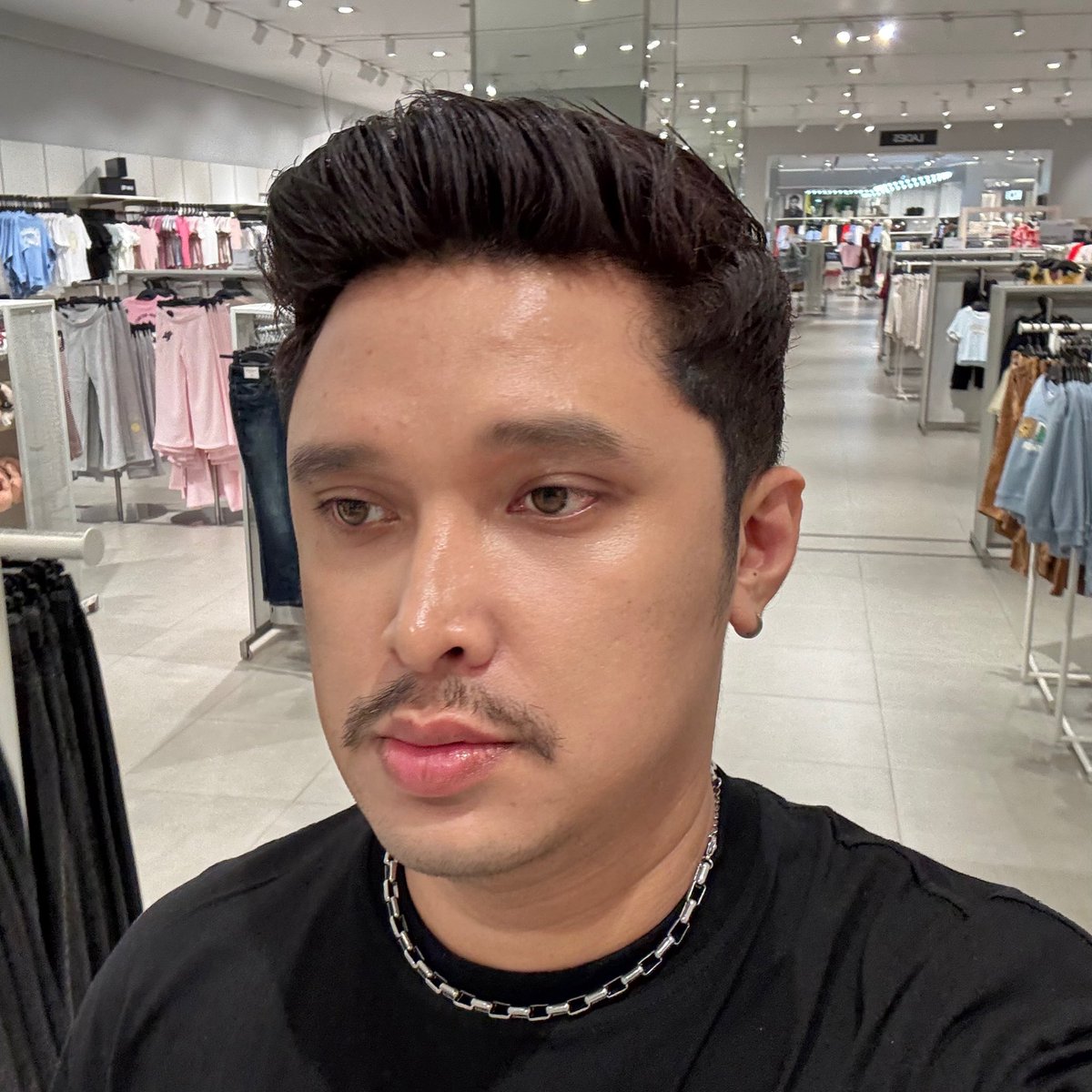 mochryosa's tweet photo. Sempet”nya selfie lagi on duty, not bad lah ya…. 🤭😎

#JAKARTA #bogor https://t.co/txo0dof7zr