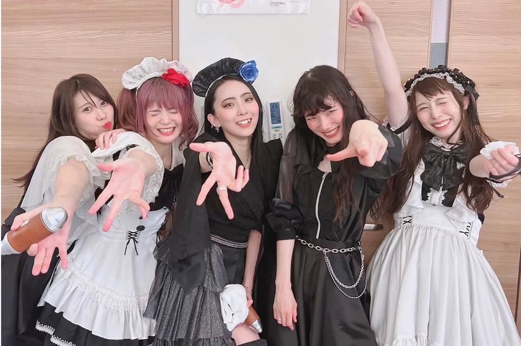 斉木様、お誕生日おめでとうございます！💙🎂
今日が喜びと笑いに満ちた一日になりますように。
あなたの歌声、ステージでの存在感、そして音楽的才能に感謝します。'バンドメイドは世界征服を成し遂げるだろう。
どうもありがとうございます！🎀