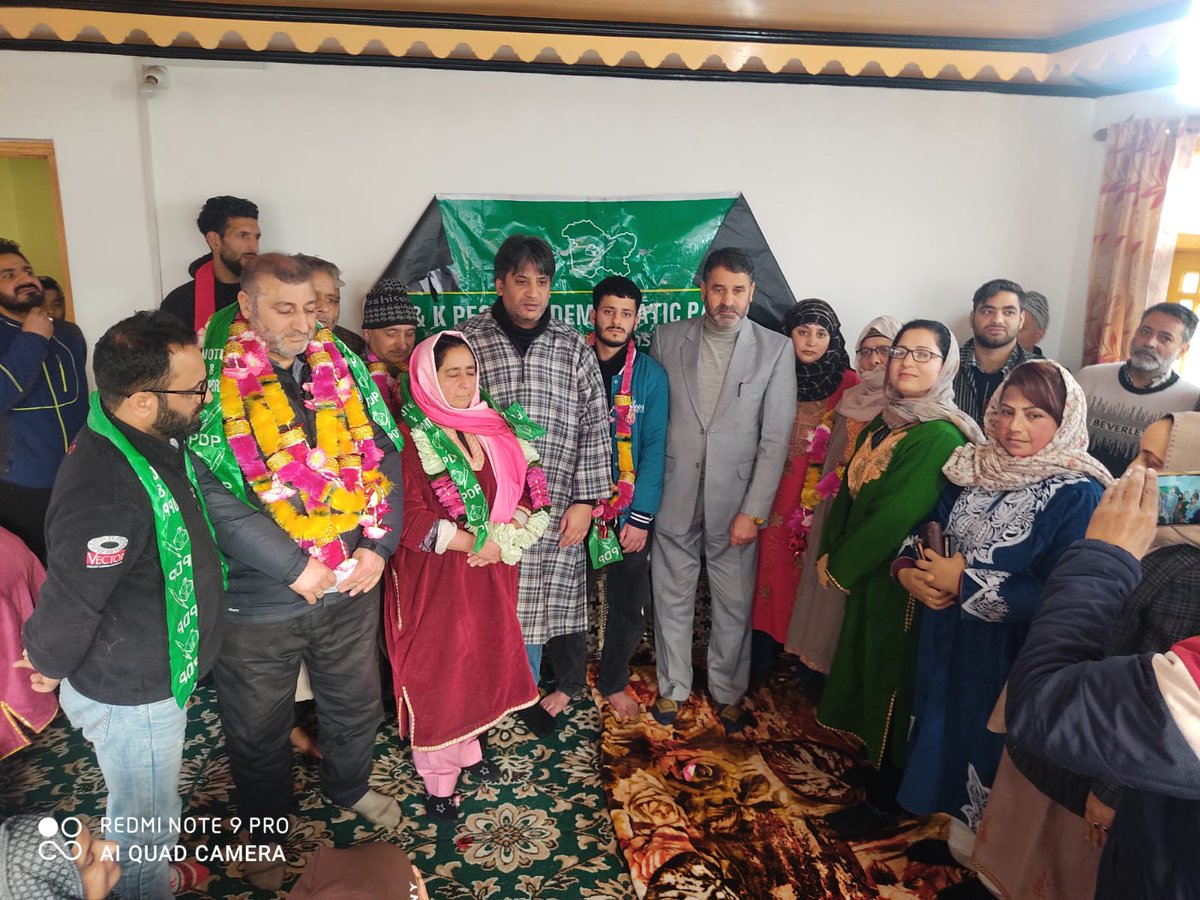 A workers’ meeting was held today at #Chattabal #Habbakadal to review organisational matters and discuss pressing public issues. The meeting was attended by Ex MLA <a href="/sheikhnoormohd/">Noor Mohammad Sheikh</a> along with DP Srinagar Women's Wing <a href="/NayeemaSara/">Sara Nayeema</a> party leaders,workers and local residents <a href="/jkpdp/">J&K PDP</a>