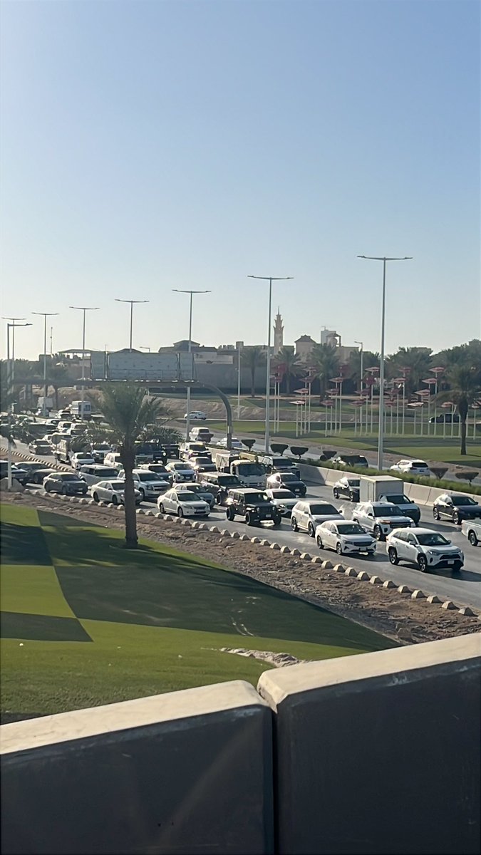 nmhh2006's tweet image. في زحمة الرياض
صعبه حاااالتي 😕