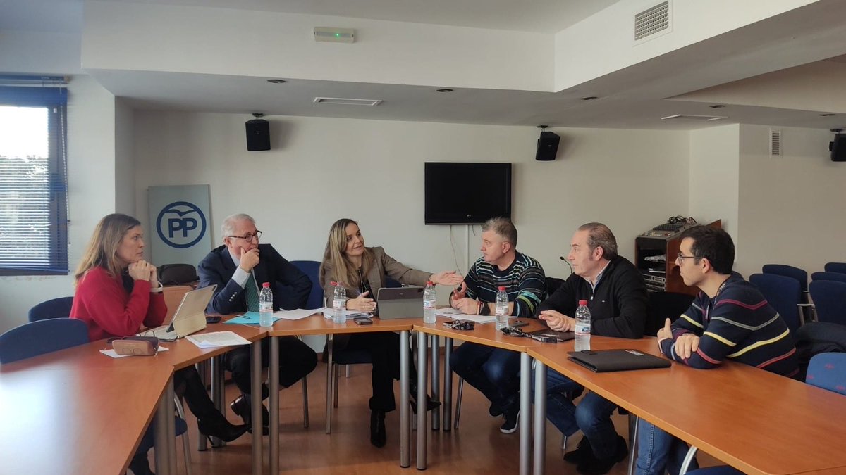 🏴➡️📣Seguimos denunciando la situación de nuestro centro penitenciario reuniéndonos con las diputadas nacionales del <a href="/PP_Almeria/">Partido Popular de Almería</a> , <a href="/MaribelHOvera/">Maribel S. Torregrosa</a> y <a href="/AnaMartinezLab1/">Ana Martinez Labella</a> , y el senador Jesús Caicedo .📣⬅️🏴
#sosprisiones #funcionariosdeprisiones