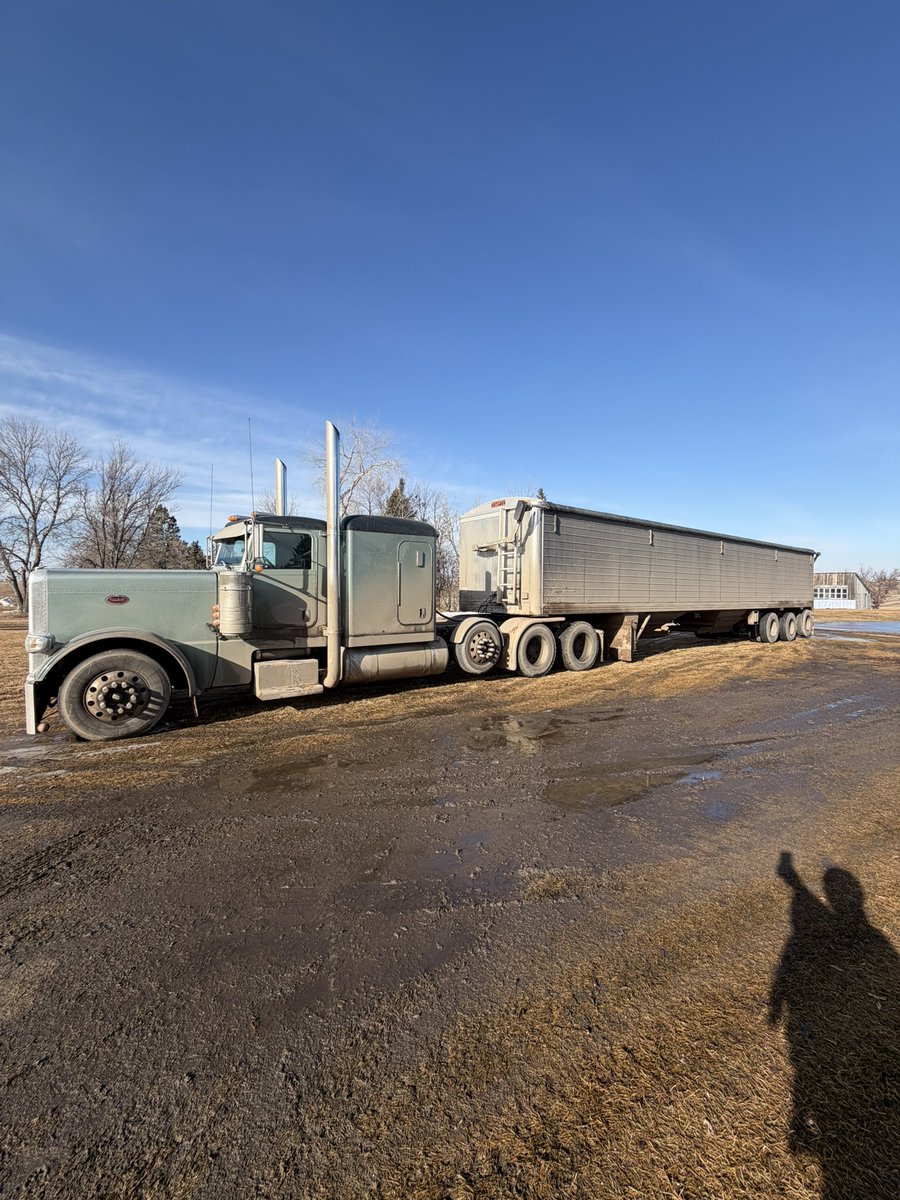 c_mack93's tweet photo. Typically farm hauling in February isn’t a big deal, two days in the 40’s and 50’s really wreaked havoc… 🤢🤢 https://t.co/X7U7h5rgMK