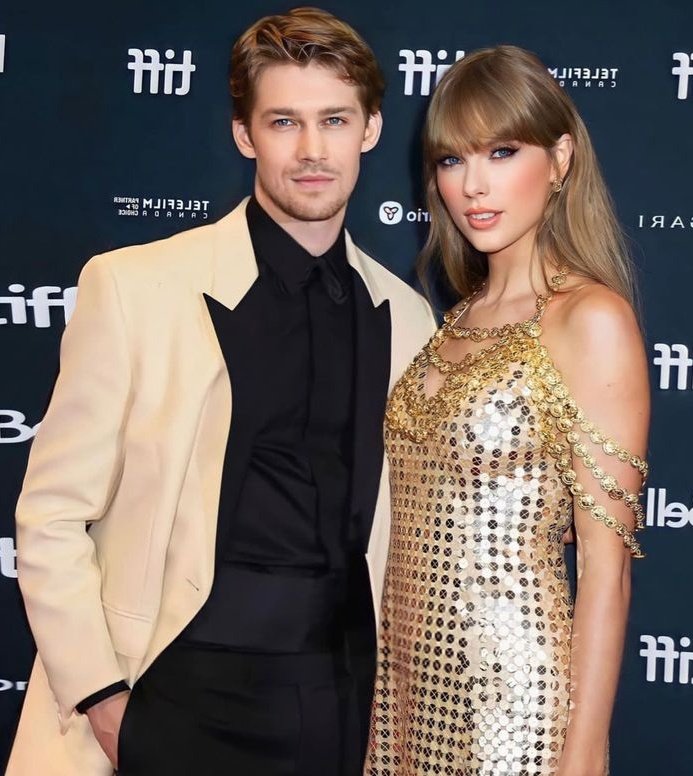 infodexx's tweet image. Taylor Swift’s Dating History ❤️

2008 — Joe Jonas
2009 — Lucas Till / Taylor Lautner / John Mayer
2010 — John Mayer / Jake Gyllenhaal
2011 — Jake Gyllenhaal / Zac Efron (Rumoured)
2012 — Conor Kennedy / Harry Styles
2013 — Harry Styles / Single
2014 — Single
2015 — Calvin Harris…