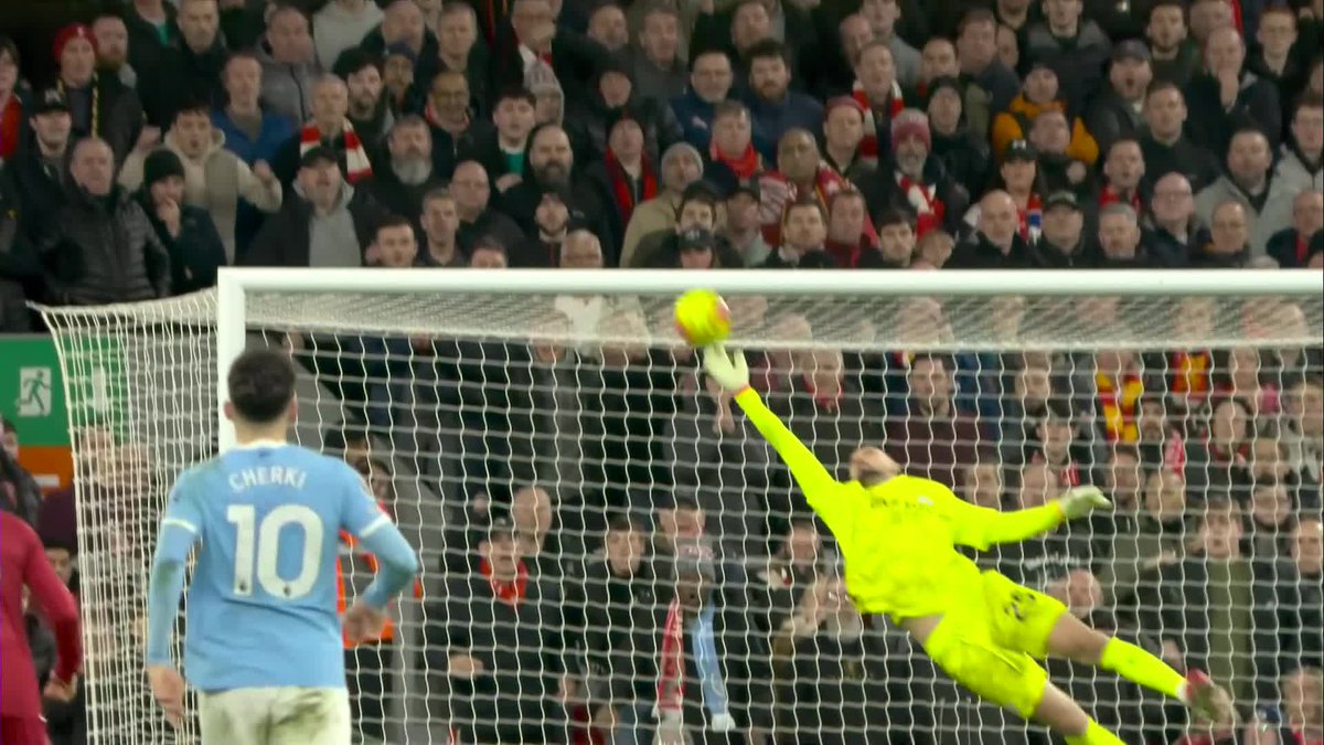 imfuraluc01's tweet image. #PL | FT 

Liverpool 1-2 Man City 

D. Szoboszlai 74'
￼
B. Silva 84'
E. Haaland 90+3' (P)

D. Szoboszlai 90’+10 🛑

STANDINGS: 25 Games 

1. ARSENAL 56 Pts 
2. Man City 50 Pts 

SHAMPIYONA ISUBIYE ISUBIYE IBUBISI KABISA… 

Congratulations #Citizens 🔥🔥🔥

@bbkigalifm 89.7 FM