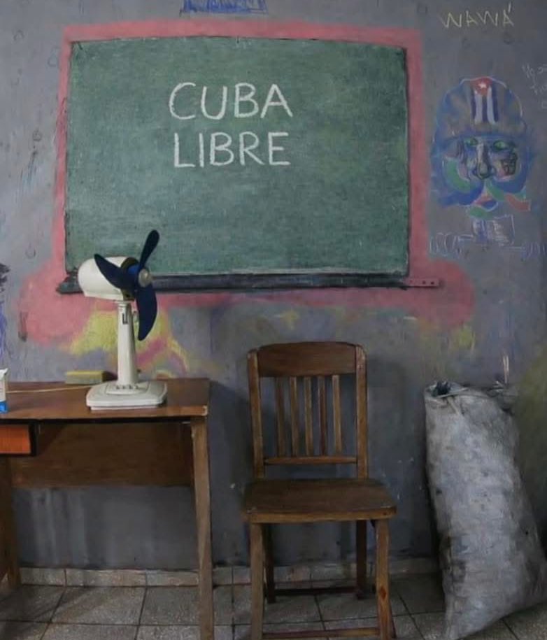 🇨🇺¡VIVA CUBA LIBRE, abajo la dictadura!🇨🇺

🇬🇧 Long live free Cuba, down with the dictatorship 🇬🇧

🇵🇹Viva Cuba livre, abaixo a ditadura!🇵🇹

🇫🇷Vive Cuba libre, à bas la dictature !🇫🇷

🇷🇺 Да здравствует свободная Куба, долой диктатуру!  🇷🇺

🇨🇳 自由古巴万岁，打倒独裁!🇨🇳

   🇮🇩 Hidup