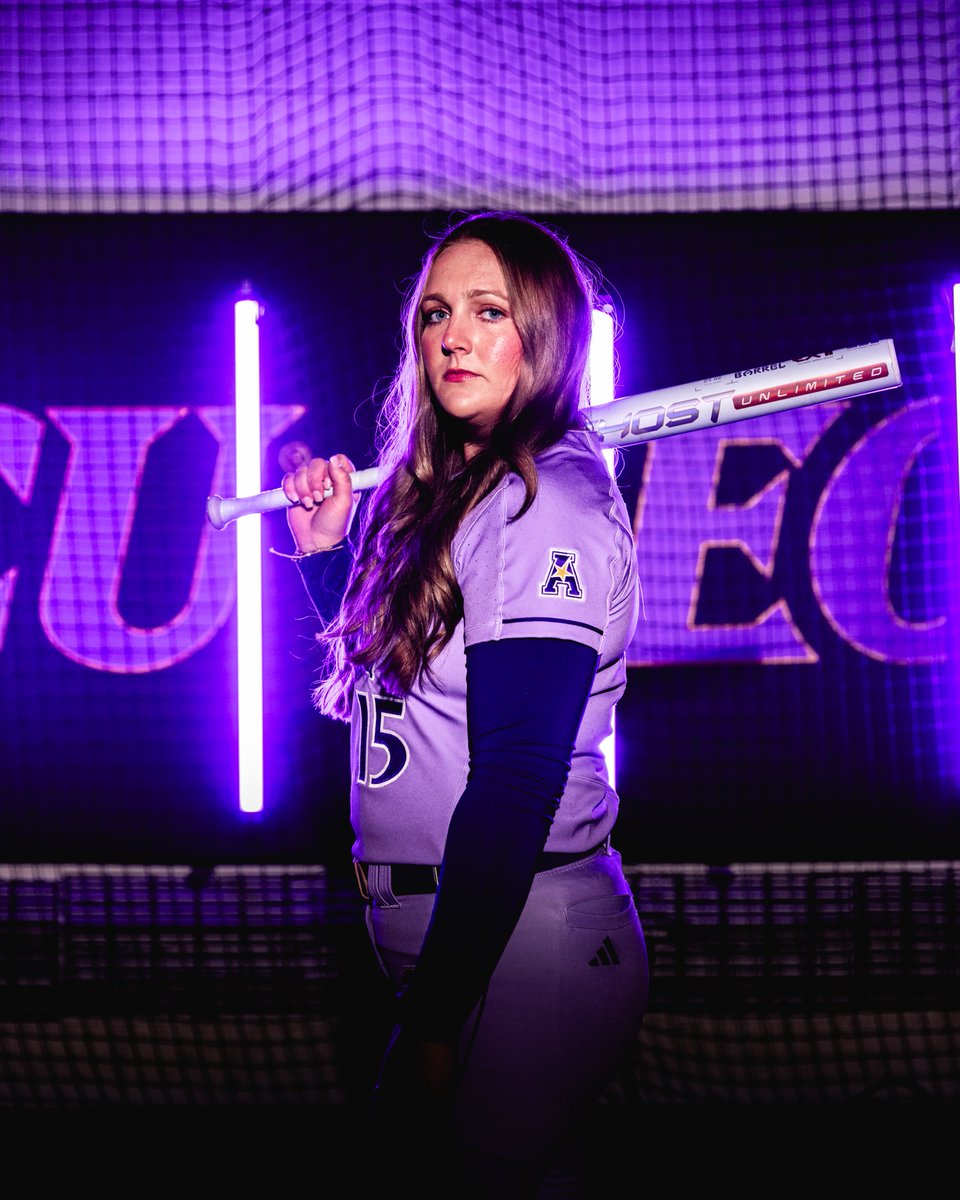 T3 | That ball is GONE!🚀

Chloe Geijer HR brings the Pirate lead to 3! 

ECU - 3
GT -0  

#GoPirates