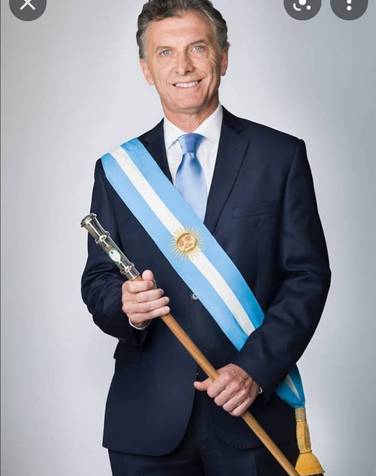 Excelentísimo Sr Presidente de la Nación Ingeniero <a href="/mauriciomacri/">Mauricio Macri</a> Feliz cumple y feliz vida,siempre sera mi  Presidente 💕🎂🥂🍾