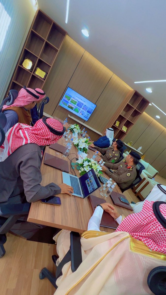 AbanatM's tweet photo. حيث اطلع سعادة المحافظ على خطة البلدية الشامله لمحافظة أبانات والمراكز التابعه لها لتحسين جودة الخدمات المقدمه وعمليات الصيانه .

#بلدية_محافظة_أبانات 
#أمانة_منطقة_القصيم https://t.co/0gepWigaZI