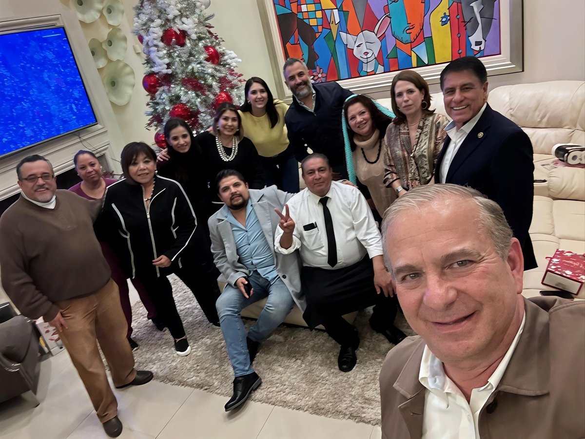 martha_garay's tweet photo. Mis mejores deseos hoy en su día a una gran persona y sobre todo un gran amigo, feliz cumpleaños Francisco Saracho Navarro, reciba mi afecto y mi respeto. @fsaracho10 https://t.co/V0Xi1JRar9
