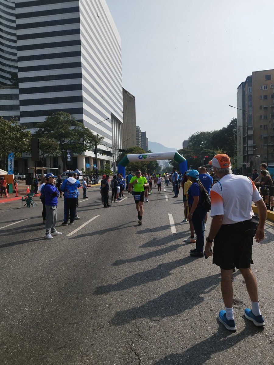 MarieLBLeon's tweet photo. Felicitaciones a todos los corredores que salieron hoy bien temprano a romper el asfalto. ¡Que fuertes son! Mis respetos 🙌🏼 @AgendaCAF #MaratónCAF https://t.co/3Pwi2jvqCM