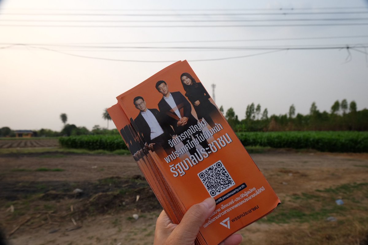 เมื่อก่อนไม่ค่อยเชื่อว่าซื้อเสียงมีผล จนได้ไปลงพื้นที่เกือบ 50 วัน

- การซื้อเสียงมีผลจริง ชาวบ้านหลายคนถามว่ามีเงินให้เขาเท่าไหร่ / บอก ถ้าไม่ซื้อเสียงก็ไม่ชนะหรอก

- ระบบบ้านใหญ่ ระบบอุปถัมป์ ตลอดจนระบบมาเฟียท้องถิ่นมีผลมากและมาก smeหลายที่ ถึงแม้สนับสนุนส้ม แต่กลัว