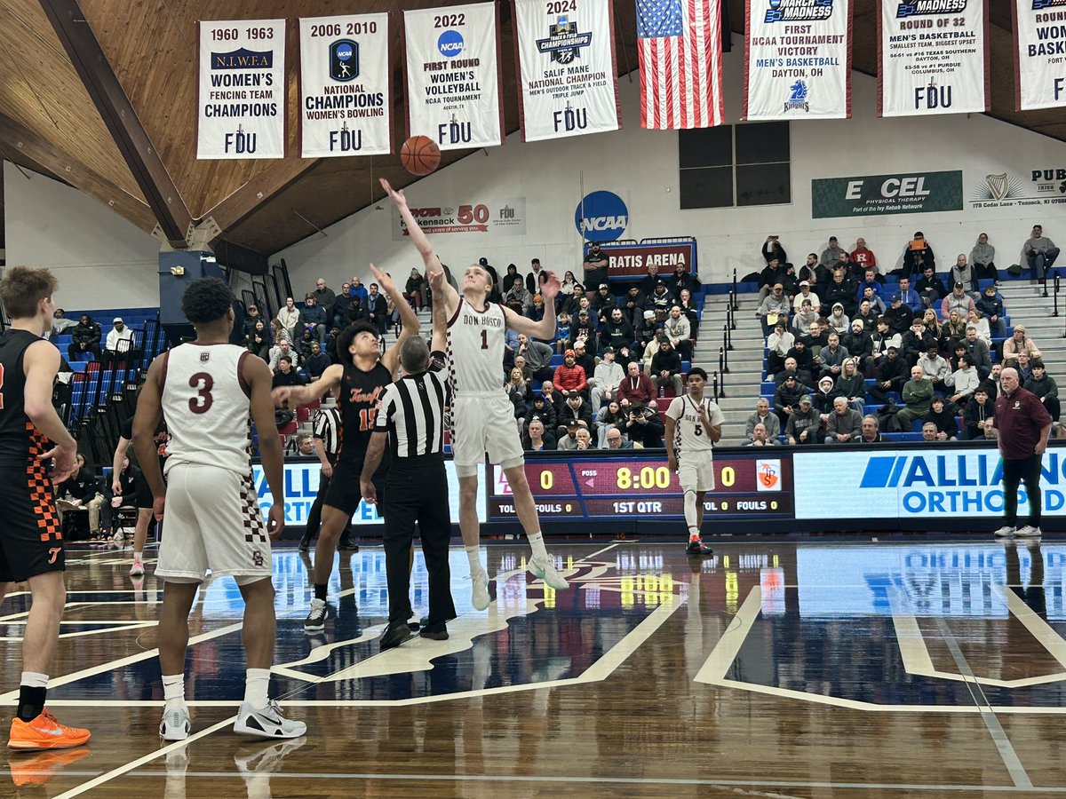 End 1Q
Jambo

Don Bosco leads Tenafly 9-7

DB Slade 4pts
THS Baldini 5 pts

<a href="/NJScom/">NorthJerseySports</a> 
<a href="/Chattermeister/">Steven Tober</a>