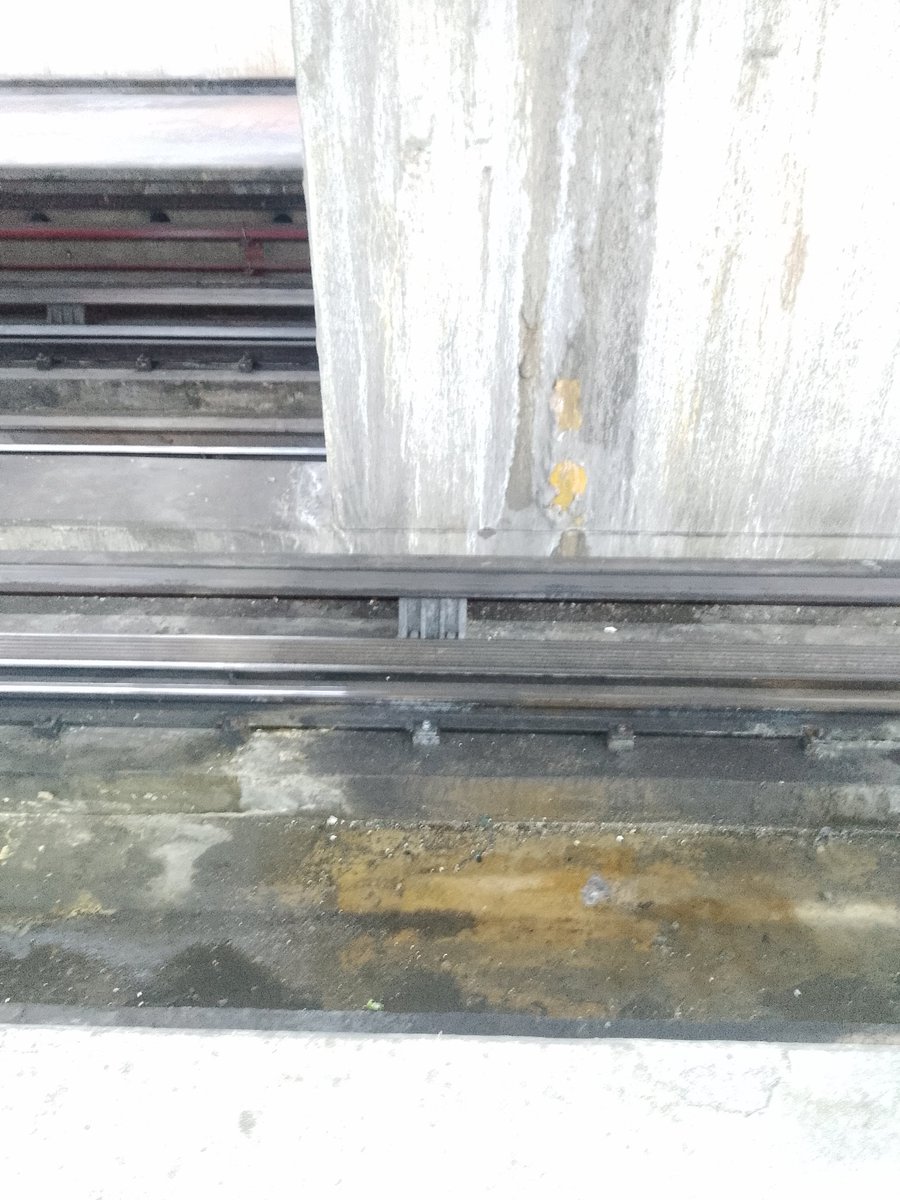 kguirola's tweet photo. Nunca en mi vida había estado el metro tan jodido https://t.co/sYLFDamegA