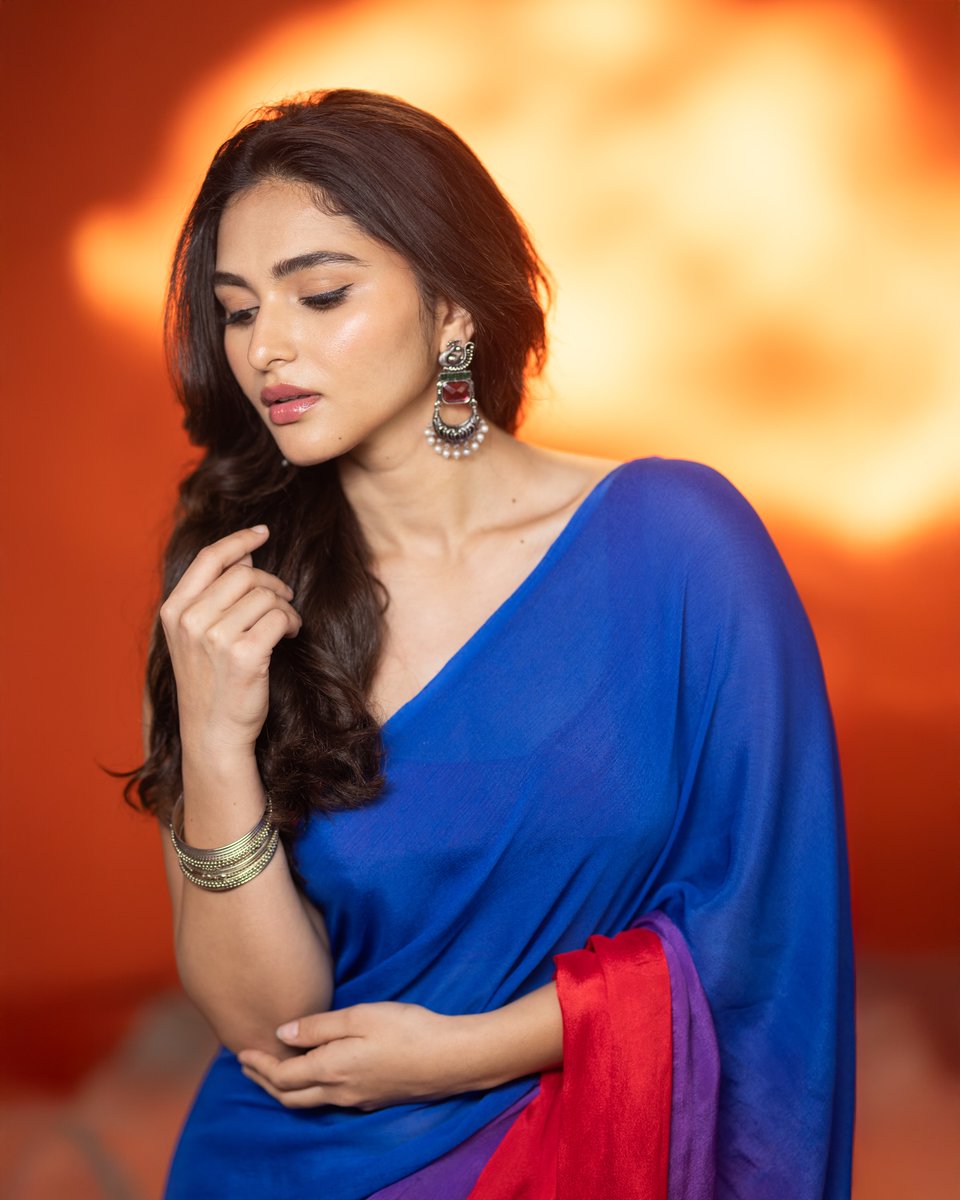 glampix_in's tweet photo. Kayadu Lohar lighting up every frame with that breathtaking glow, fierce confidence, and irresistible charm – pure fire in human form! 🔥📷 #KayaduLohar #SizzlingQueen https://t.co/52txF9VUu8