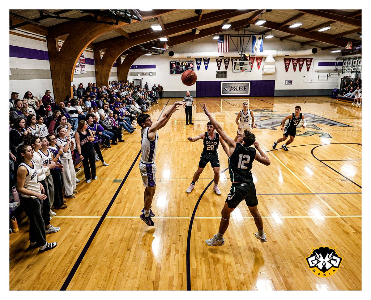 NBGX3Media's tweet photo. 2-6-26 Kee's Justin Wagner takes advantage of the Clayton Ridge defensive spacing by launching a shot from beyond the arc to give the home team a lead during the second quarter of Friday's Upper Iowa Conference game.
#keehawks #iabb
Nate Beier/ https://t.co/r4EpRlxCNb 2026 https://t.co/WgECAHMuqg