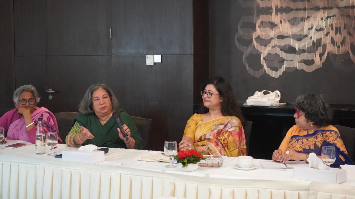 commonwealthsec's tweet photo. "We are here to affirm the Commonwealth’s solidarity with the people of Bangladesh."

The Commonwealth Observer Group has begun its observation of pre-poll arrangements ahead of Bangladesh’s Parliamentary Election &amp; Referendum.

Read the arrival statement: https://t.co/3F4AggDfxG https://t.co/Kzyj5Qfyy1