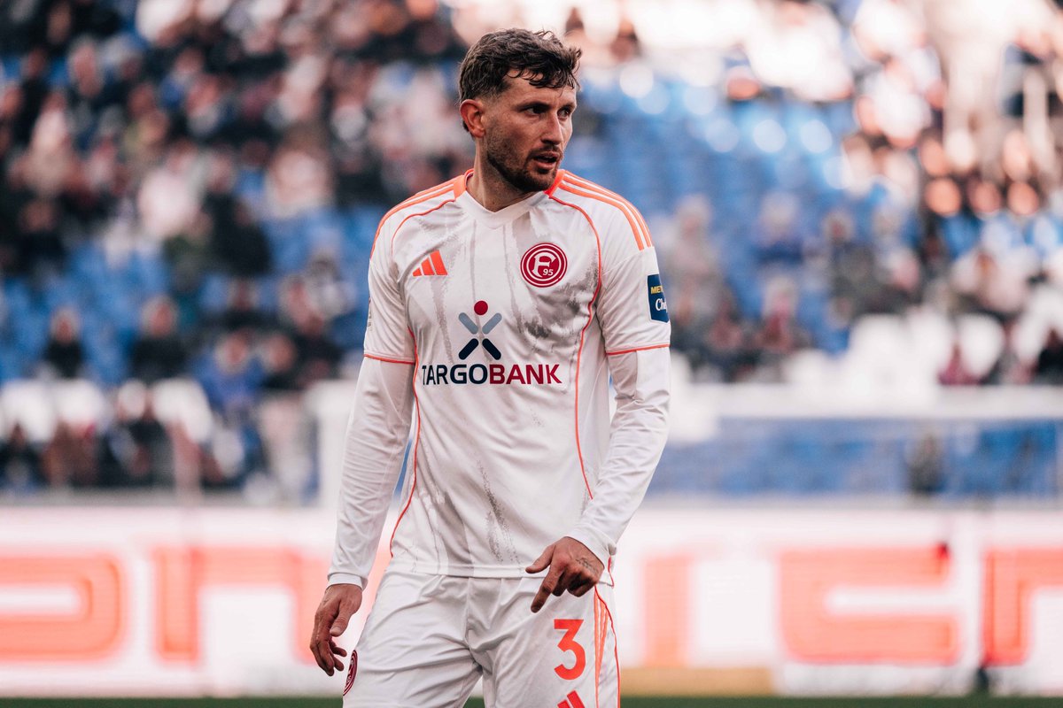f95's tweet image. Für diesen Kerl habe ich mich heute richtig gefreut 😍
Schön, Dich von der ersten Minute an auf dem Rasen zu sehen, Lenzer 🙌

👉 f95.de/aktuell/news/p…

#f95 | 🔴⚪️ | #KSCF95