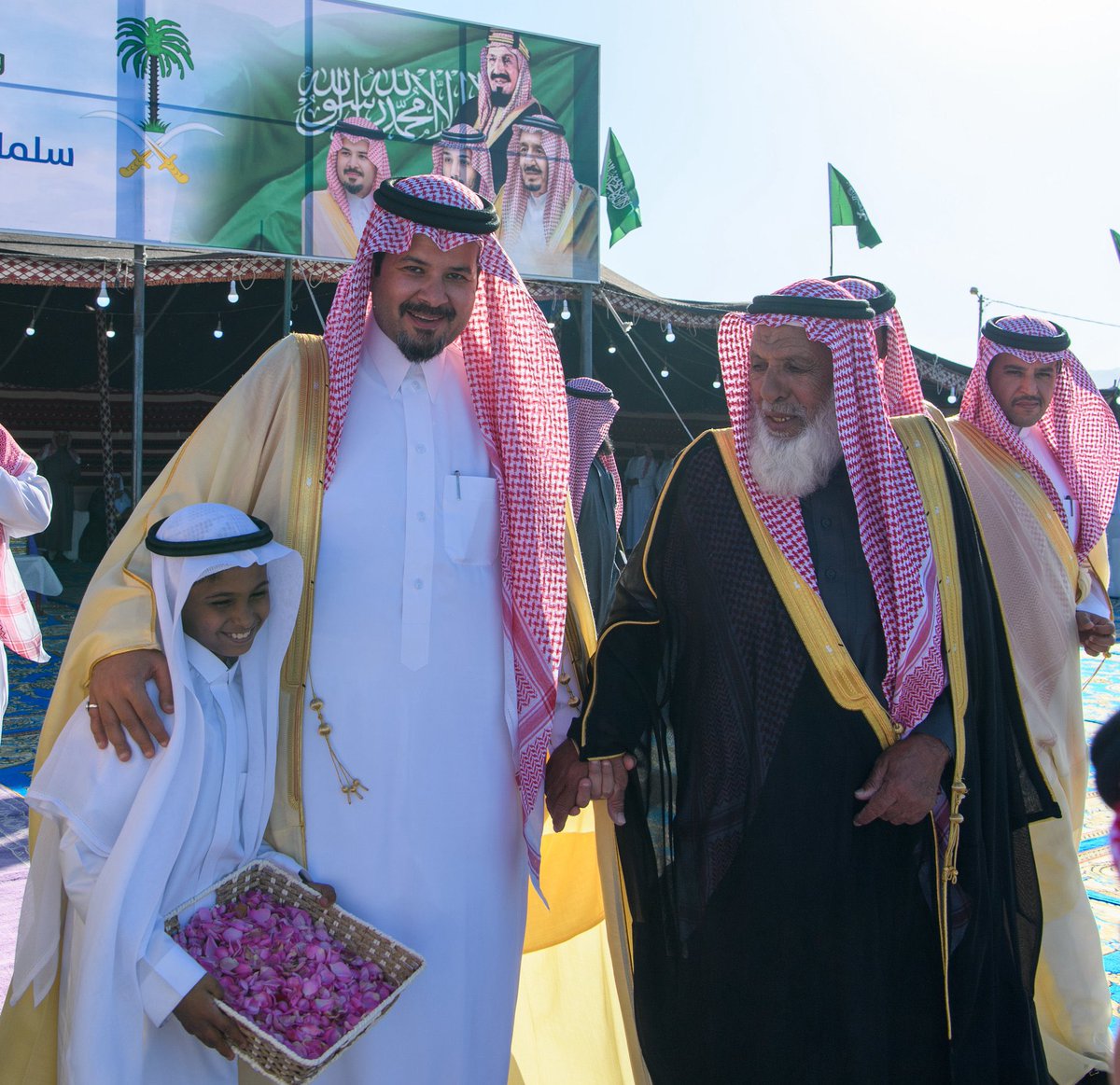 نيوز ولد علي من حرب tweet media