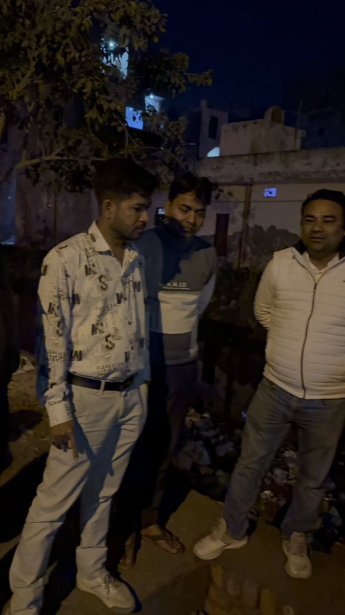 Avinash_DHT's tweet photo. जनता की आवाज़, ज़मीनी काम ✊

आज पार्षद जी के साथ Samta Vihar में जन-सुनवाई व निरीक्षण।

📍 पता: G-3/2, Samta Vihar, नाला रोड के पास

👥 जनता की मांग:
• पुलिया निर्माण
• गाद को समय पर हटाने की समस्या का समाधान

जनहित में काम जारी है।

#aap #mcd #burari https://t.co/mJHdWVrF7g