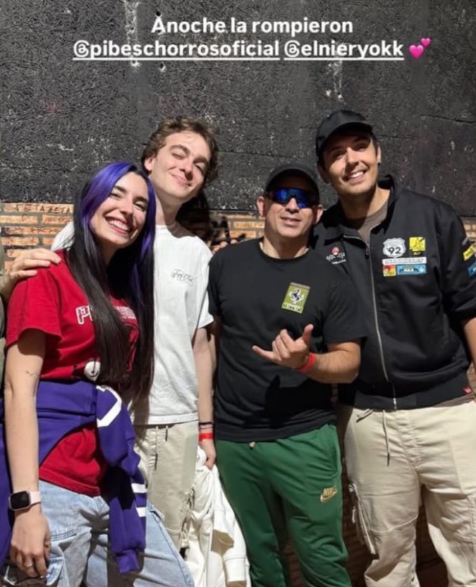 Lyna junto al cantante de cumbia villera de los “Pibe Chorros”