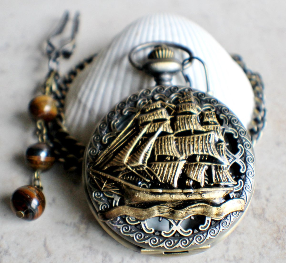 charsfavorite's tweet image. Time is timeless with our Ship Mechanical Pocket Watch, yours for just $79. Elevate your style and embrace tradition. Act fast and make it yours today! #Watches #LuxuryTimepieces

Shop Now charsfavoritethings.com/products/copy-…