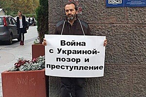 Anakoyher's tweet photo. Давайте всё же будем объективны, Шендерович никогда не боялся говорить, что думает, хотя иногда его при этом и заносило, а, главное, он один из немногих в России, кто открыто поддерживал и поддерживает Украину. https://t.co/75ghxBhs5p