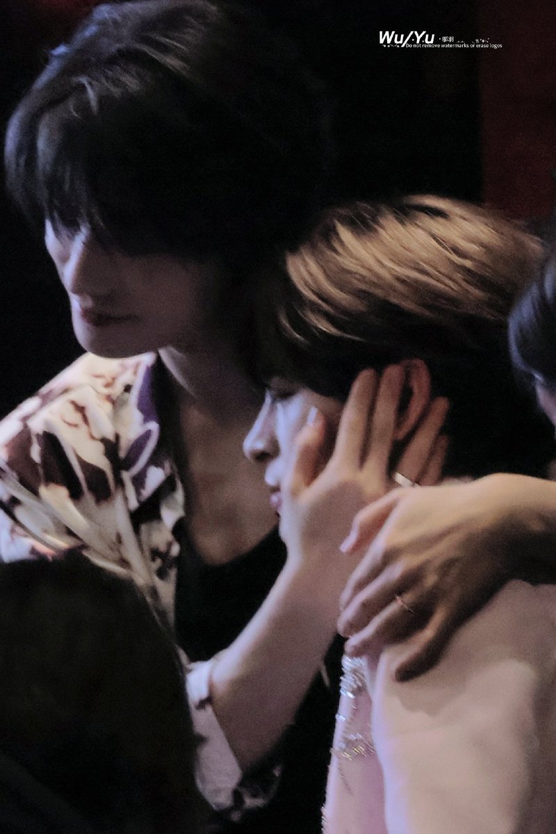 anzupricot's tweet photo. leaning on the shoulder 🥺😭

#XUdahjanJINikah https://t.co/5OwRkepats