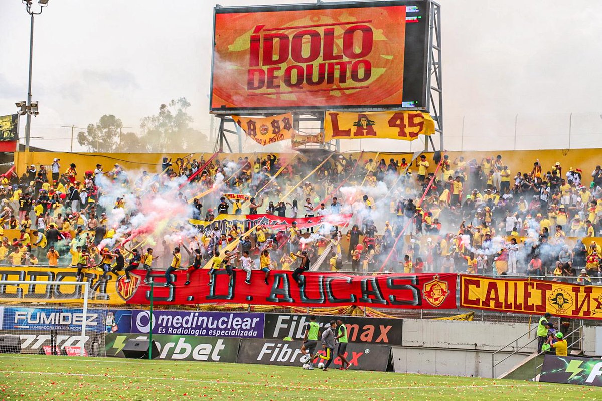 Aucas45's tweet photo. #TardeOriental 
Nuestro primer 11 junto a 2 leyendas.

#GraciasPorSiempre 
#Aucas2026 https://t.co/vcRsgcRVvE