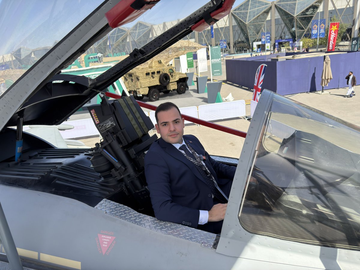 anilsahinST's tweet photo. KAAN ile vileda sopası diye alay edildi, yanlış olduğunu ve Türk Mühendisi’ne yanlış yapıldığını yazdık.

Bakın, Eurofighter Typhoon’un yarı mock-up’ta ne var?

Sosyal medyadaki algı operasyonlara dikkat etmek lazım. Eleştireye köküne kadar devam, manipülasyona ise asla hayır… https://t.co/bZm3SEBVYN