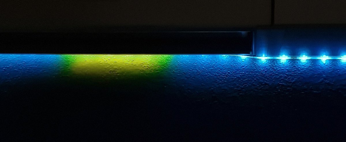 FRAG0LINE's tweet image. why are the leds in my kitchen bylering out all by themselves