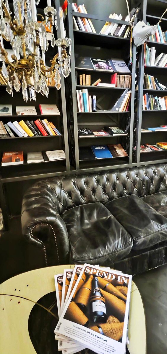 📖  Nuestra biblioteca ¿Quién ha disfrutado de una lectura aquí?  📷 @carmenverallorente 
#hotel #hotelviews #travel #viaje #viatge #architecture #arquitectura #diseño #design #Spain #España #Aragón #Teruel #Matarranya #nature #rural #boutiqueHotel #petfriendly