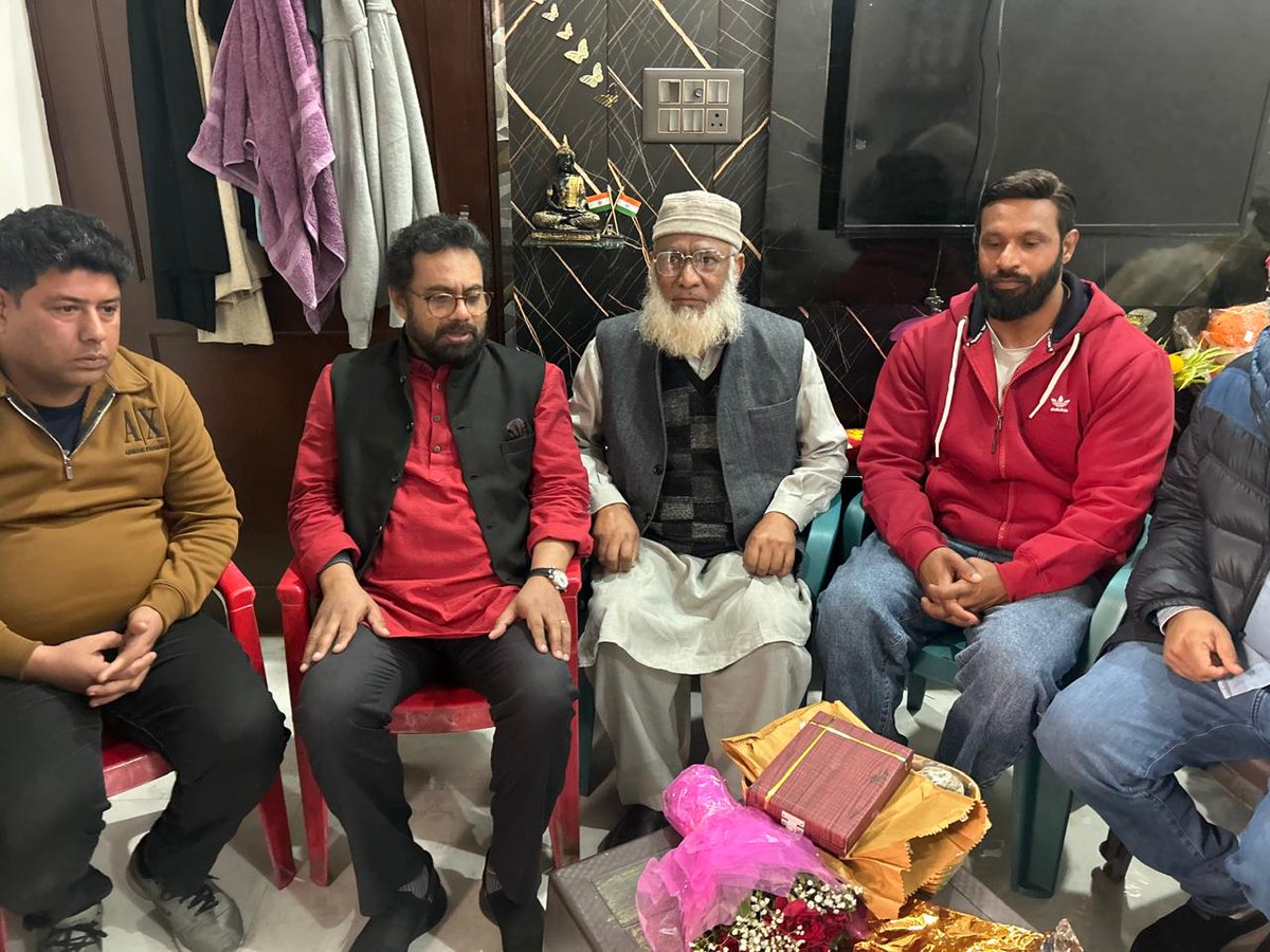 cpimspeak's tweet photo. Member of Parliament John Brittas, leader of CPI(M)'s Parliamentary Party in the Rajya Sabha, visited shopkeeper Muhammad Baba, who was threatened and harassed on Republic Day in Kotdwar, Uttarakhand, by a mob led by Bajrang Dal goons who arrived at his textile shop. Comrade Brittas also met gym trainer Deepak, who heroically came to Muhammad Baba's rescue, confronted, and drove away the communal mob. He met Deepak's family and had tea served by his mother, who sells tea for a living, and visited and took a membership in Deepak's gym, which now stands deserted due to threats from communal elements.

Comrade Brittas also registered his strong protest at the Kotdwar Police Station, which has filed a case against Deepak while shielding the rioters. He congratulated 'Muhammad' Deepak for fearlessly taking a stand against the fascistic thugs and added that it is people like him who are the true hope and strength of the country.