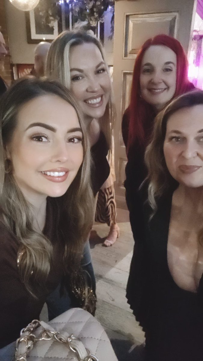 ✨ Laura Turnbull ✨ tweet media