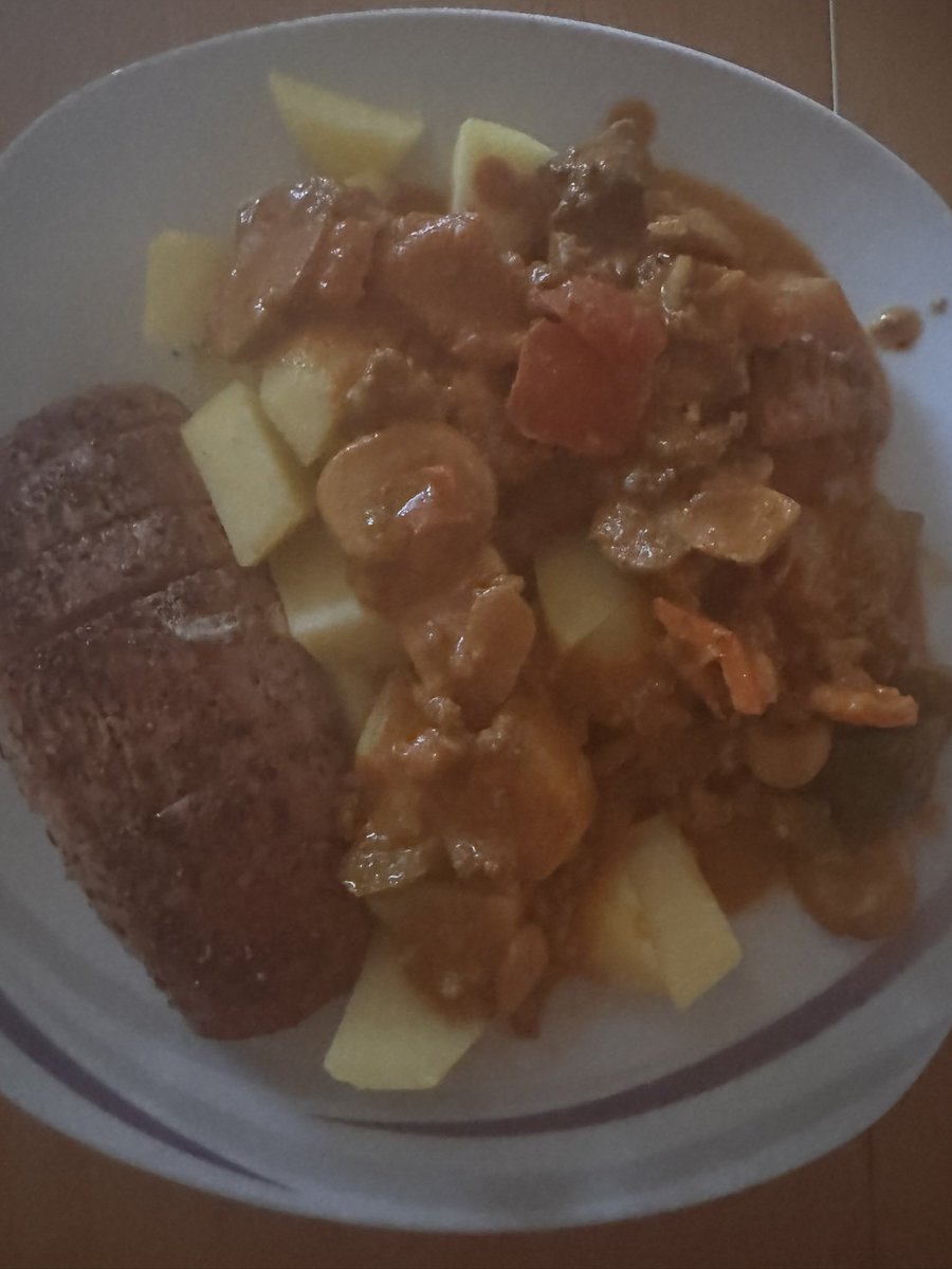 a_valleyman's tweet photo. Heute Schweinefilet mit Kartoffeln und Rinderhackfleisch/Gemüse kombiniert. #kochenmitarno https://t.co/9dTHIT1DHM