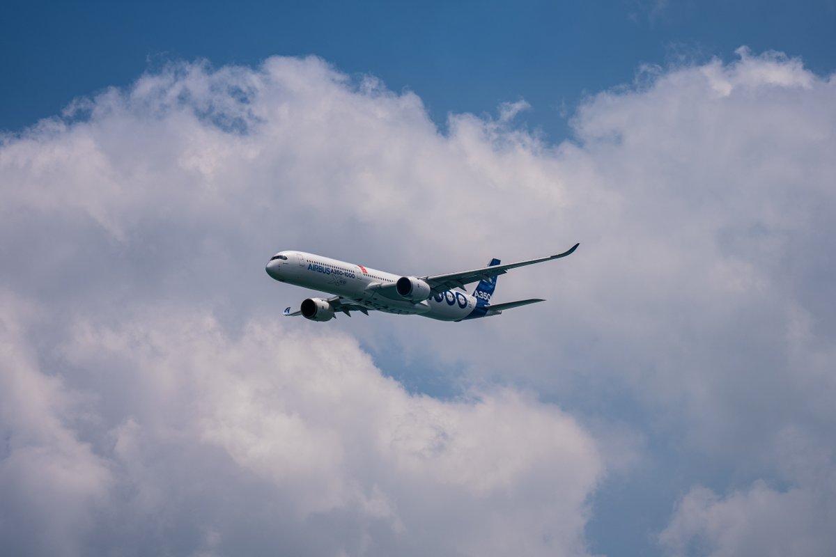 Airbus's tweet image. That’s a wrap on #SingaporeAirshow2026!

From the stunning #A350-1000 - both on the flying and static displays - to Leo &amp;amp; Leonette 🦁 stopping by the #A220 and the claw machine handing out real #Airbus prizes to our visitors 🎁: This 10th edition had it all!