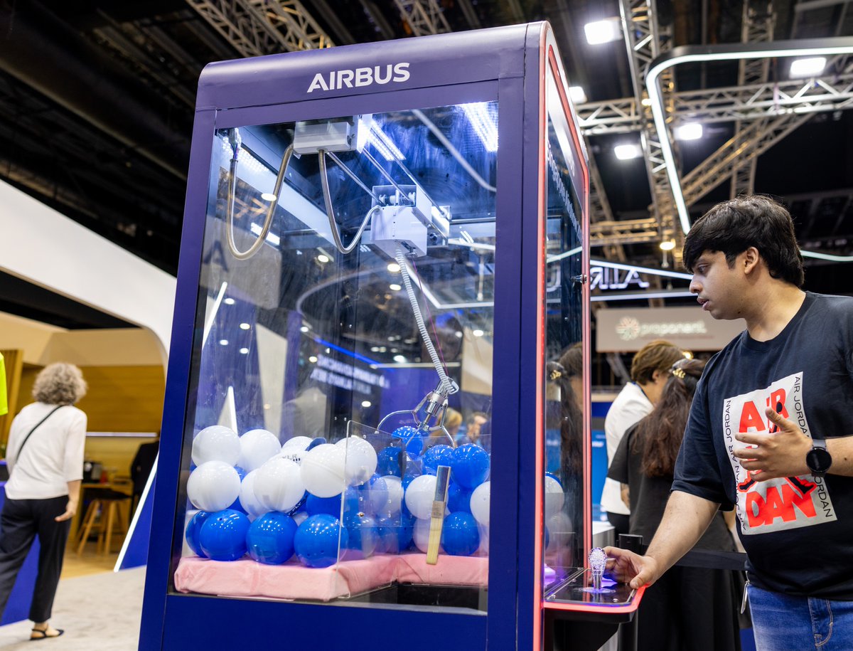 Airbus's tweet image. That’s a wrap on #SingaporeAirshow2026!

From the stunning #A350-1000 - both on the flying and static displays - to Leo &amp;amp; Leonette 🦁 stopping by the #A220 and the claw machine handing out real #Airbus prizes to our visitors 🎁: This 10th edition had it all!